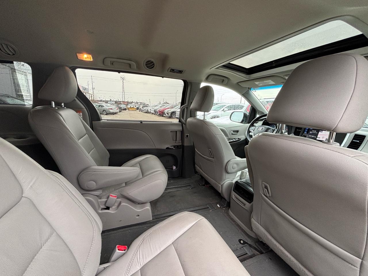 2016 Toyota Sienna 5DR XLE 7-PASS AWD Photo