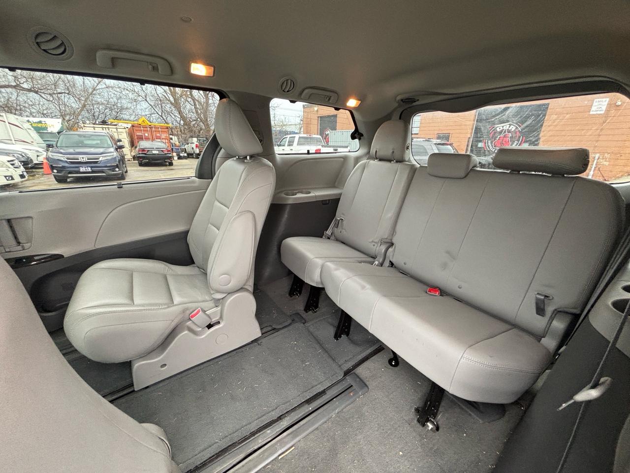2016 Toyota Sienna 5DR XLE 7-PASS AWD Photo