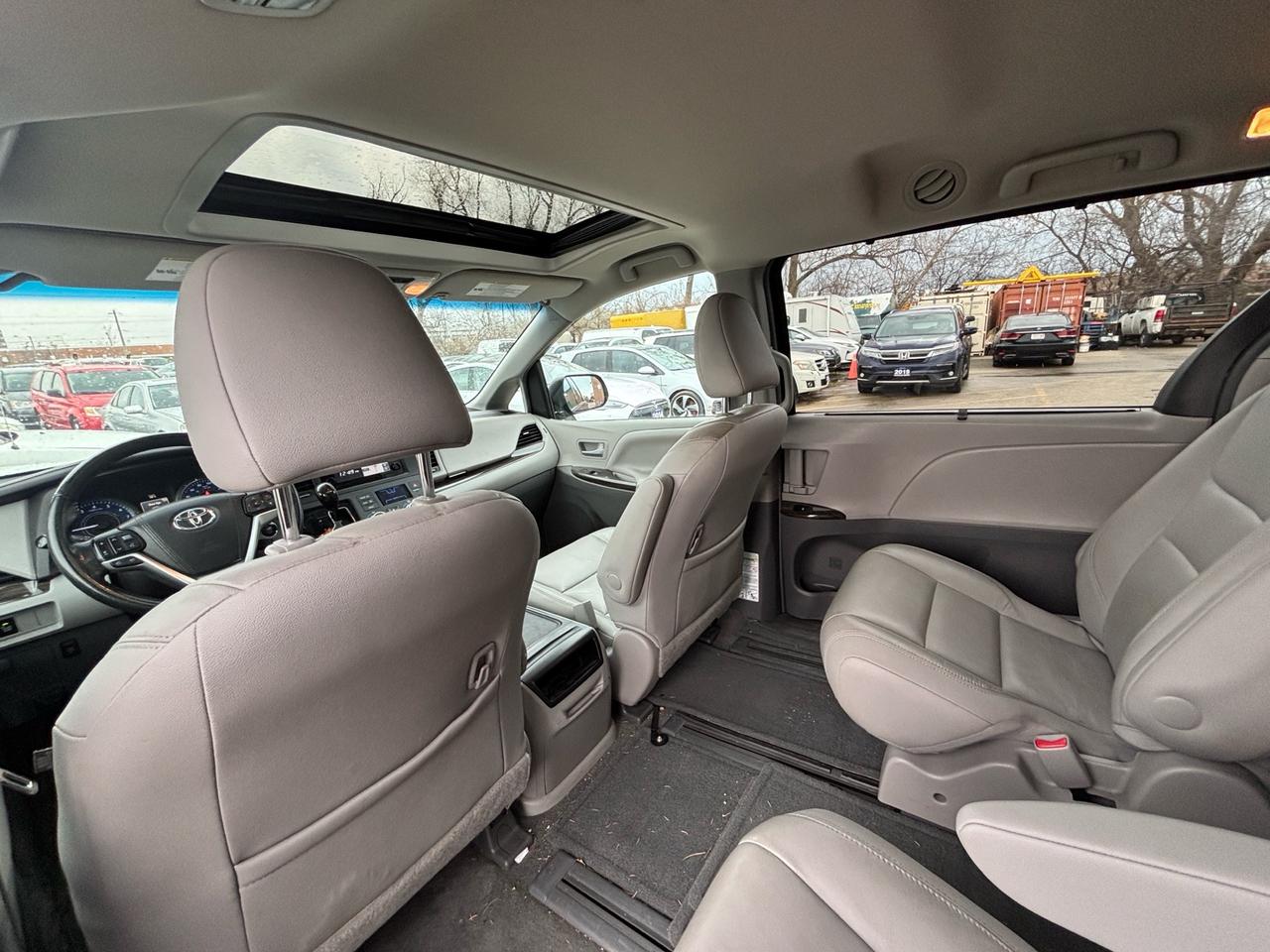 2016 Toyota Sienna 5DR XLE 7-PASS AWD Photo