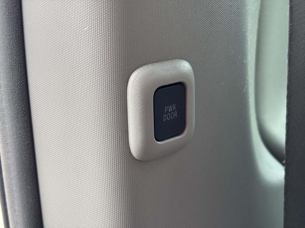2016 Toyota Sienna 5DR XLE 7-PASS AWD Photo