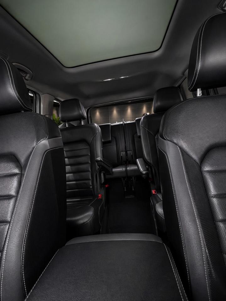 2023 Volkswagen Atlas R V6 4MOTION Photo