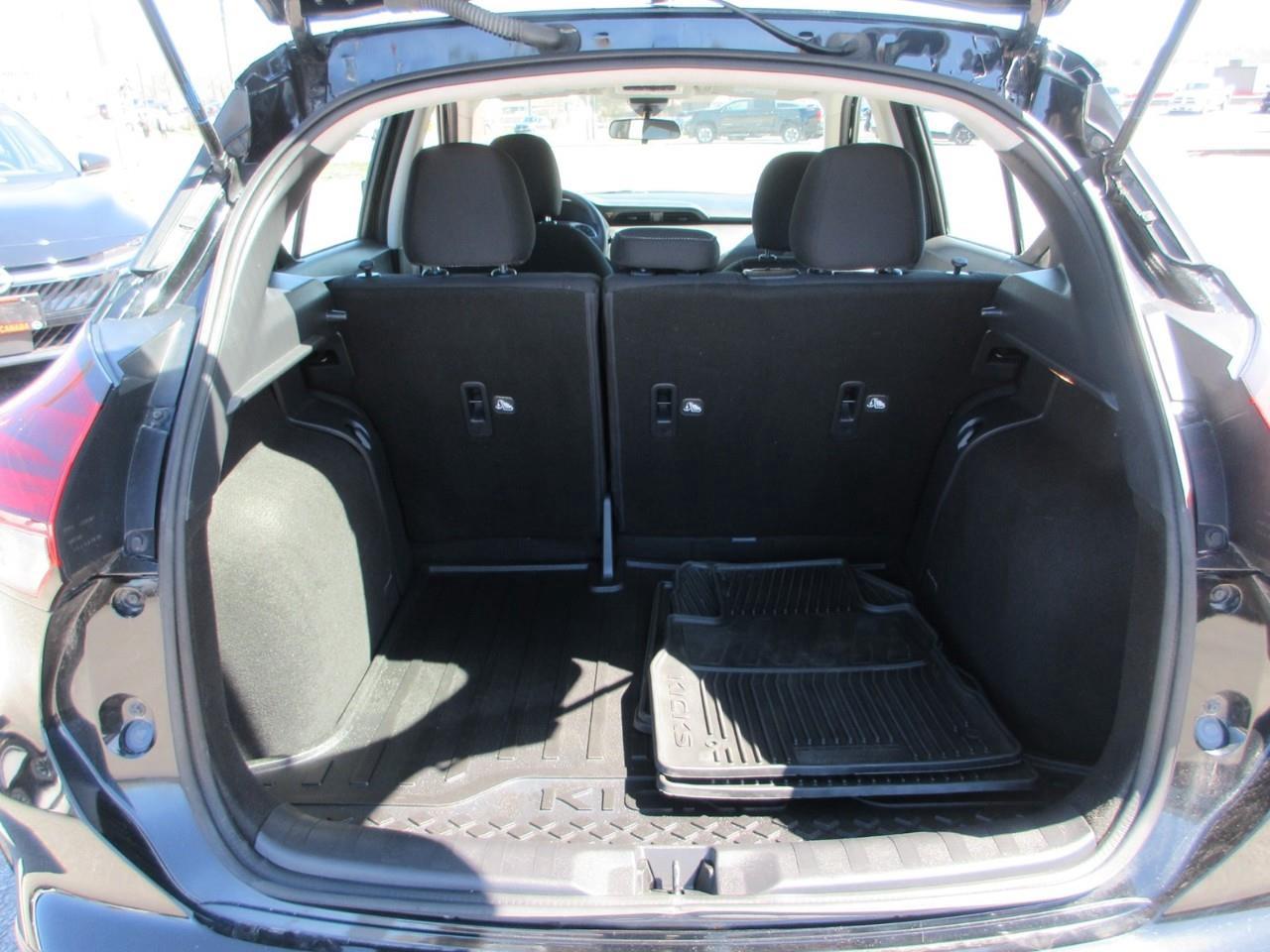 2021 Nissan Kicks S Photo4