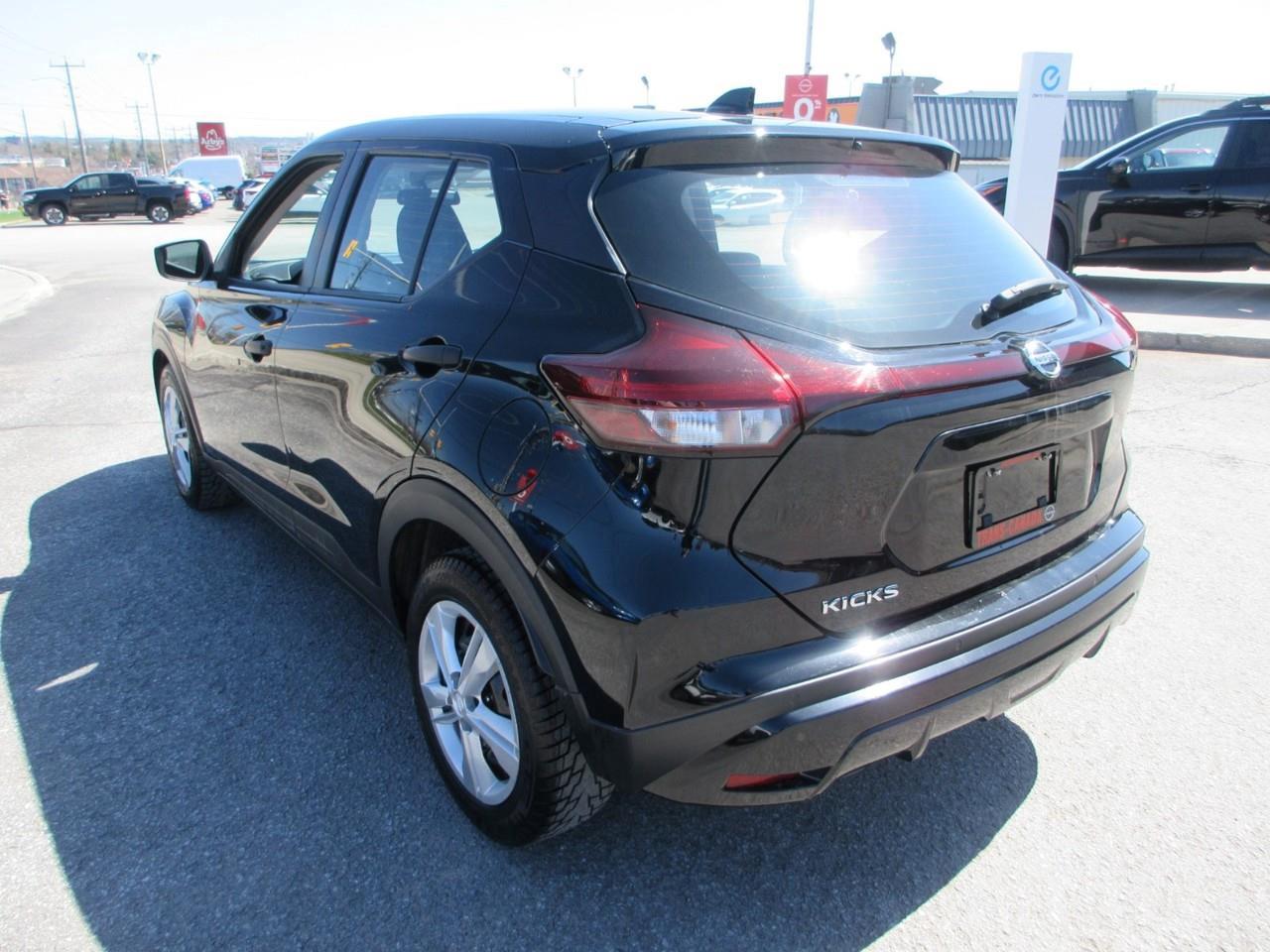 2021 Nissan Kicks S Photo2
