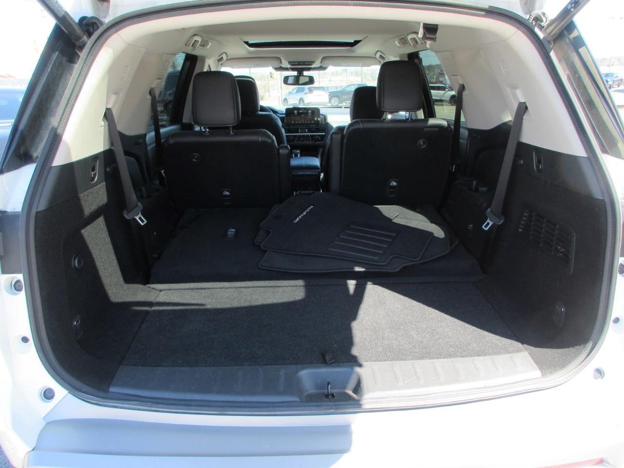 2022 Nissan Pathfinder Platinum Photo