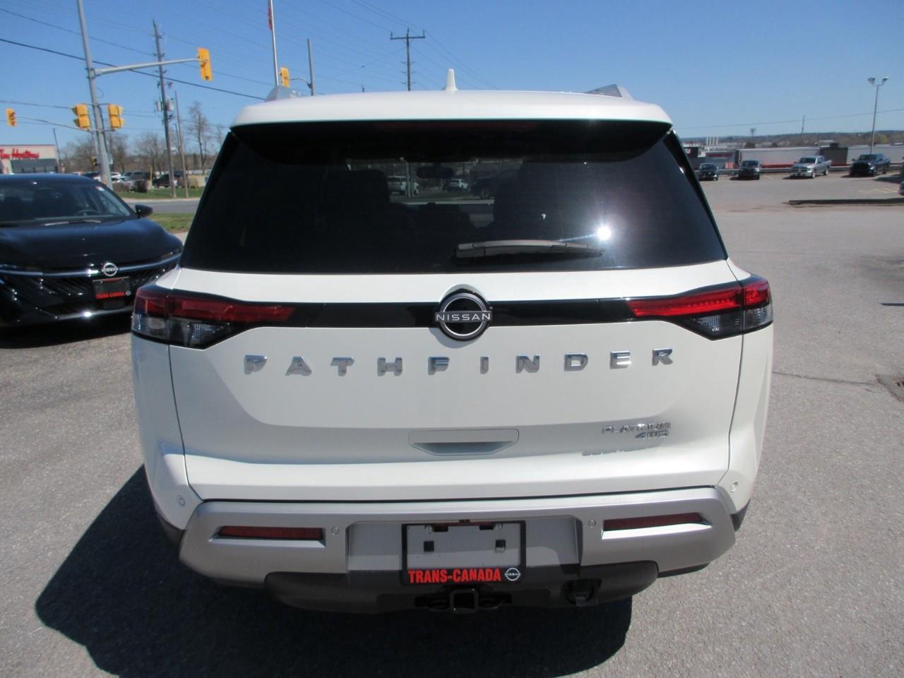 2022 Nissan Pathfinder Platinum Photo