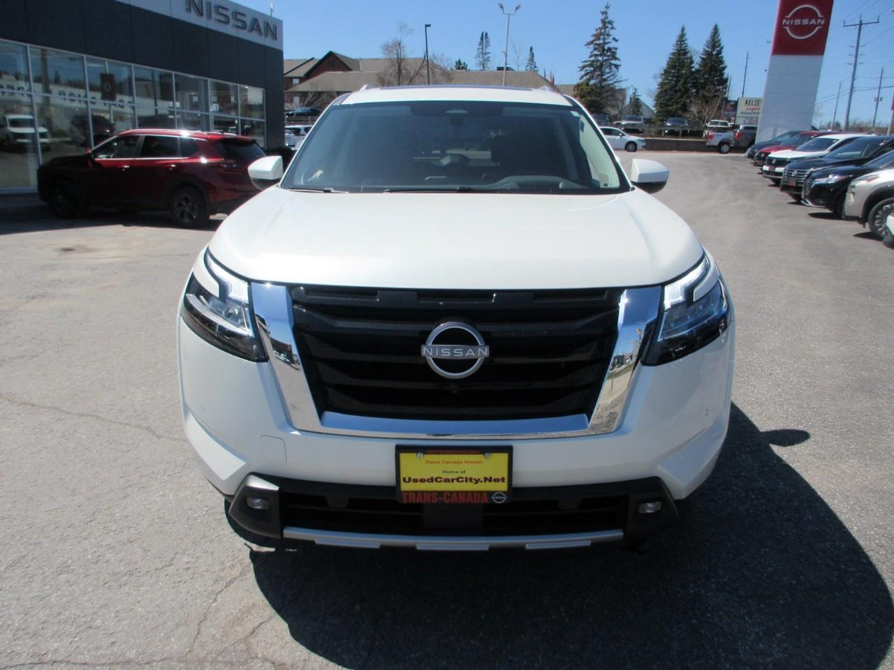 2022 Nissan Pathfinder Platinum Photo
