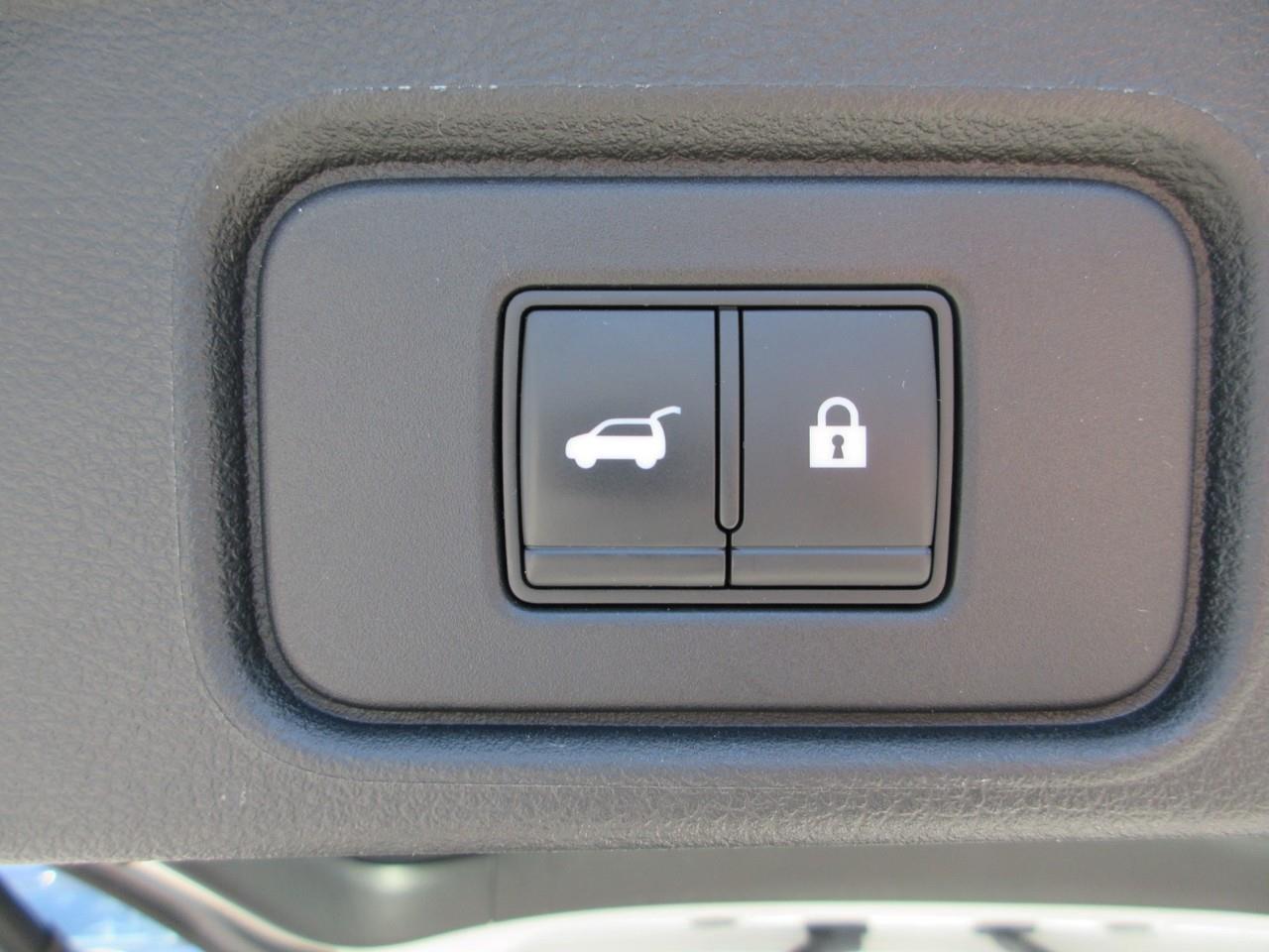 2022 Nissan Pathfinder Platinum Photo