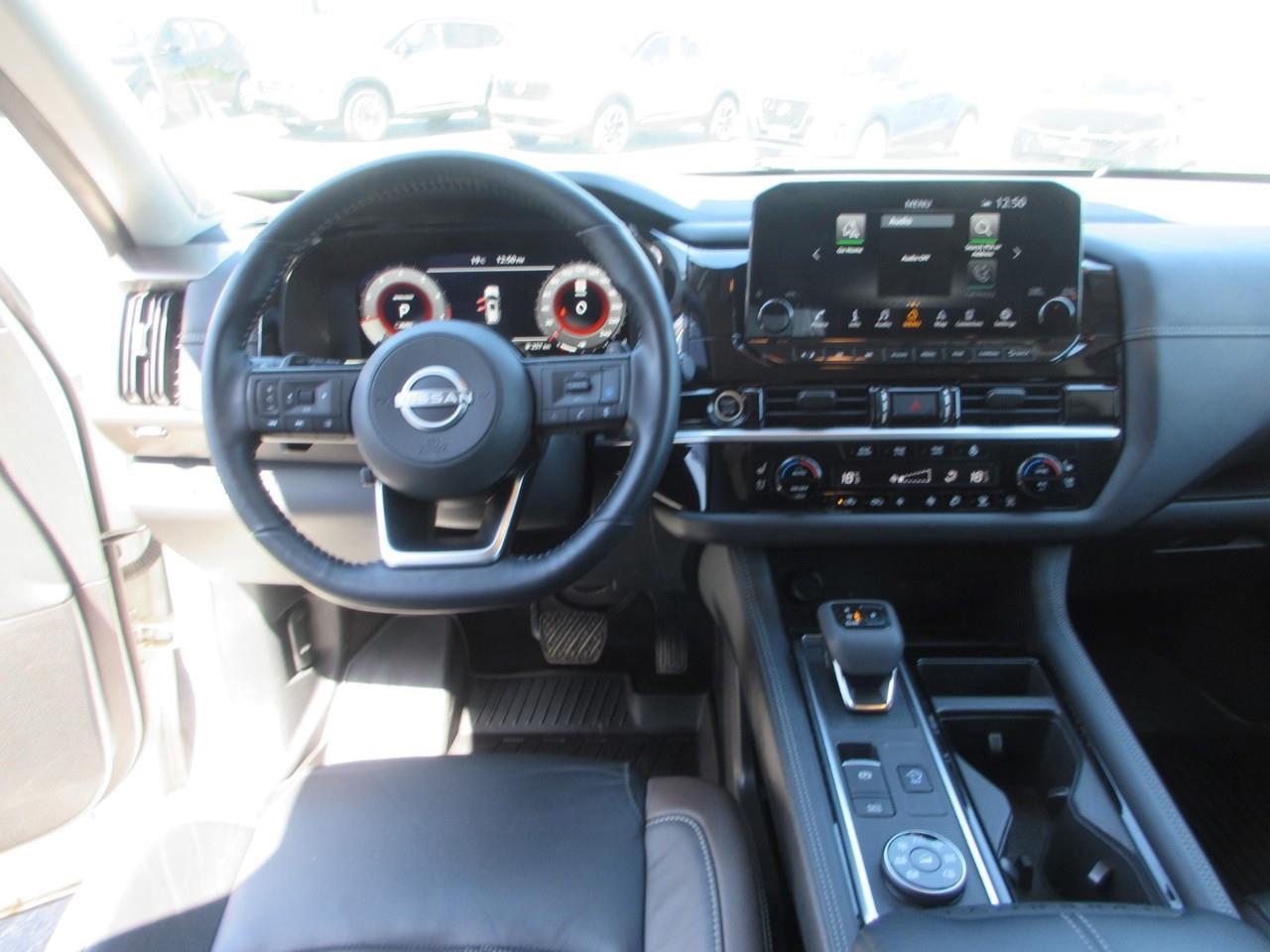2022 Nissan Pathfinder Platinum Photo