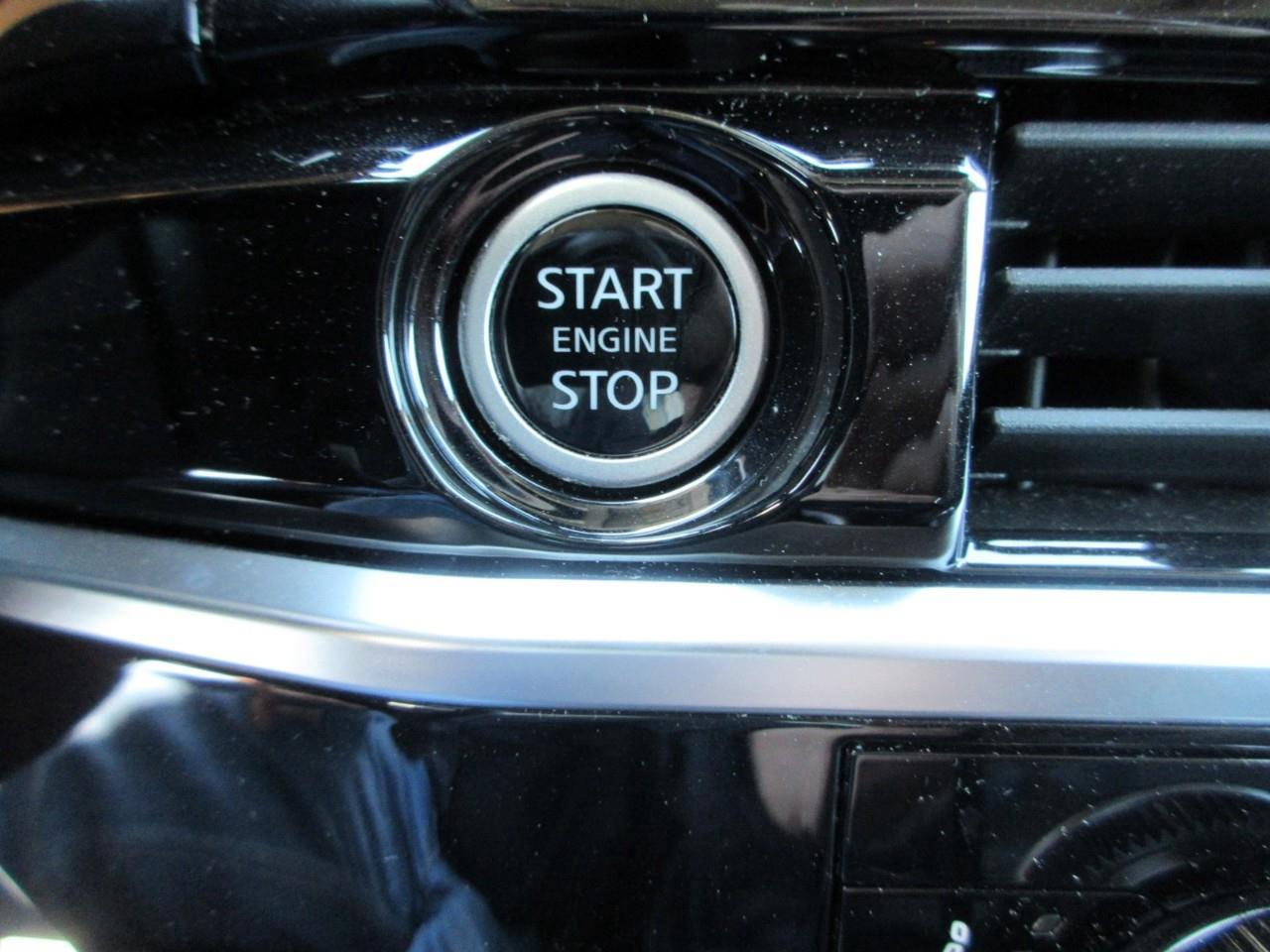 2022 Nissan Pathfinder Platinum Photo