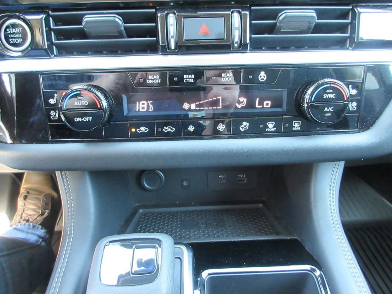 2022 Nissan Pathfinder Platinum Photo
