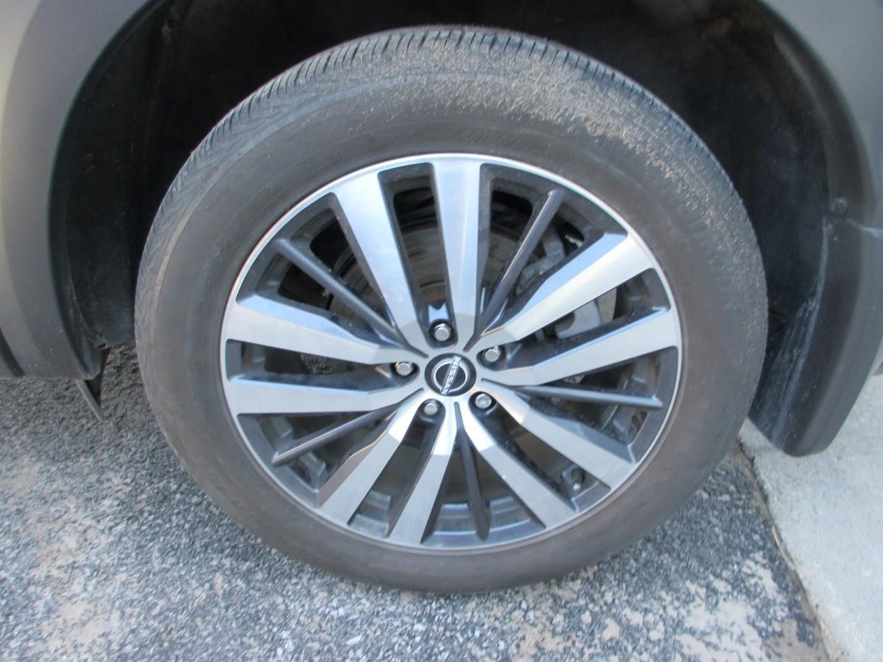 2022 Nissan Pathfinder Platinum Photo