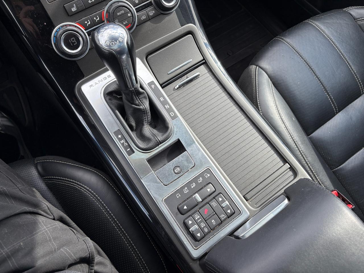 2013 Land Rover Range Rover Sport 20 WHLS| BLK LACQUER TRIM|LUX INT PK|HSE LUX PK Photo