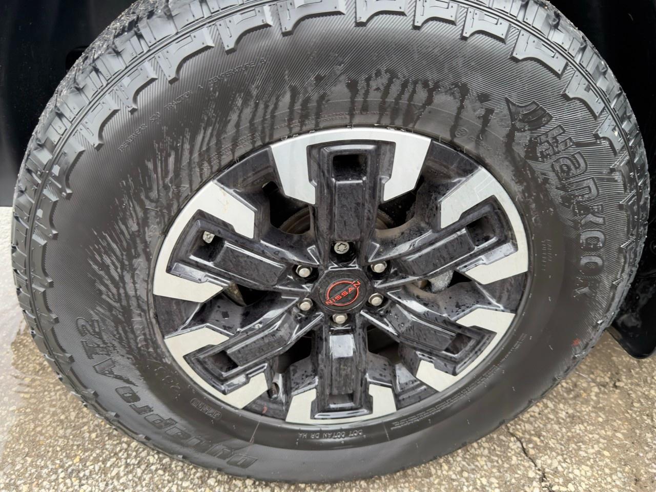 2023 Nissan Frontier PRO-4X 1 OWNER|NO ACCIDENTS|SUPER BLACK|CHARCOAL/LAVA RED CLOTH SEAT TRIM| Photo