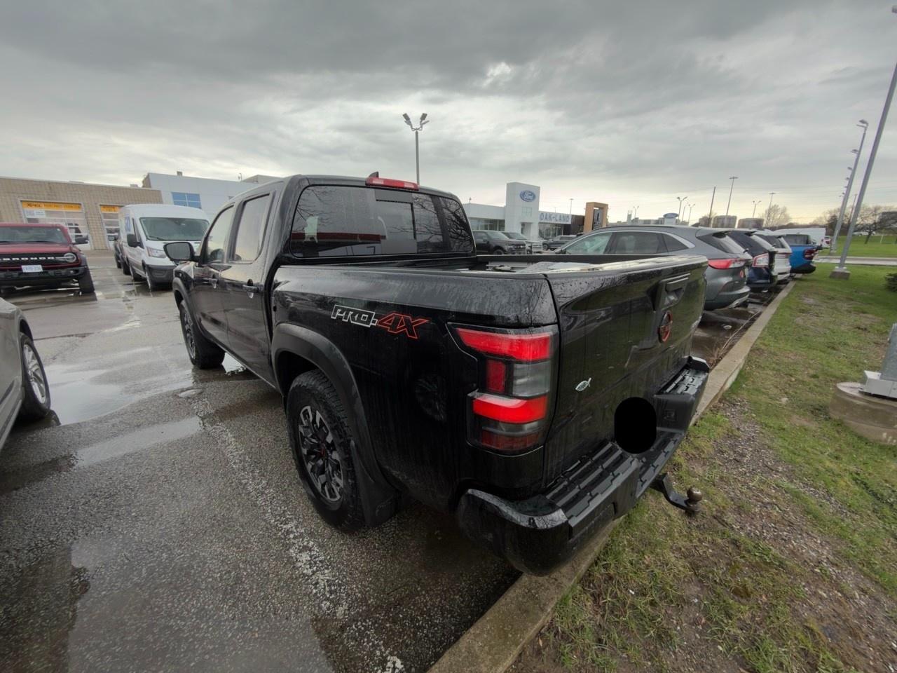 2023 Nissan Frontier PRO-4X 1 OWNER|NO ACCIDENTS|SUPER BLACK|CHARCOAL/LAVA RED CLOTH SEAT TRIM| Photo