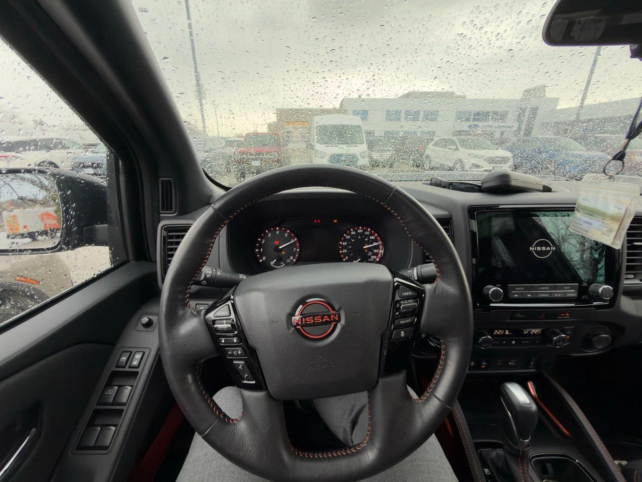 2023 Nissan Frontier PRO-4X 1 OWNER|NO ACCIDENTS|SUPER BLACK|CHARCOAL/LAVA RED CLOTH SEAT TRIM| Photo