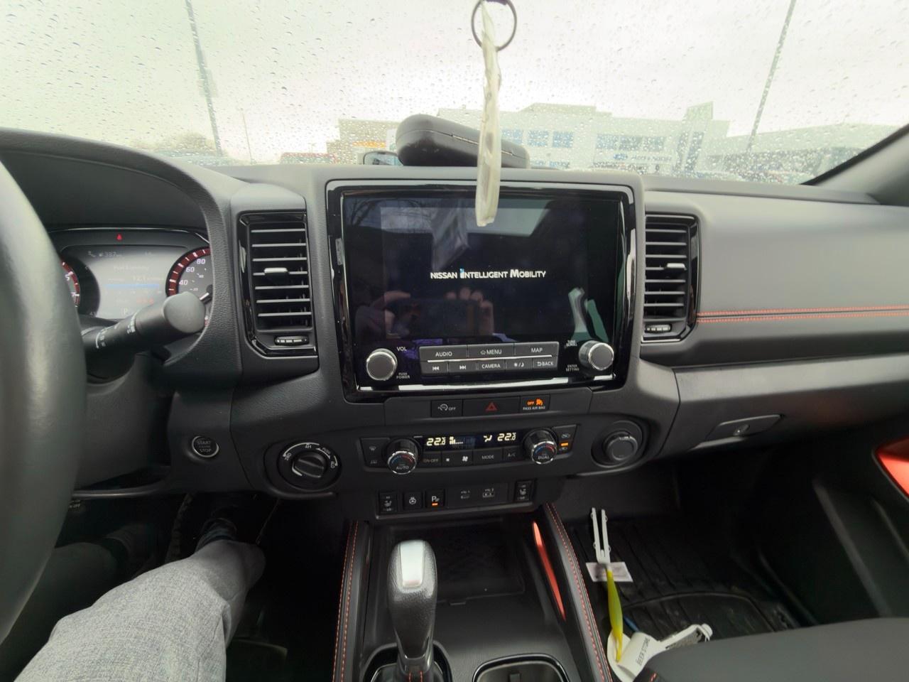 2023 Nissan Frontier PRO-4X 1 OWNER|NO ACCIDENTS|SUPER BLACK|CHARCOAL/LAVA RED CLOTH SEAT TRIM| Photo
