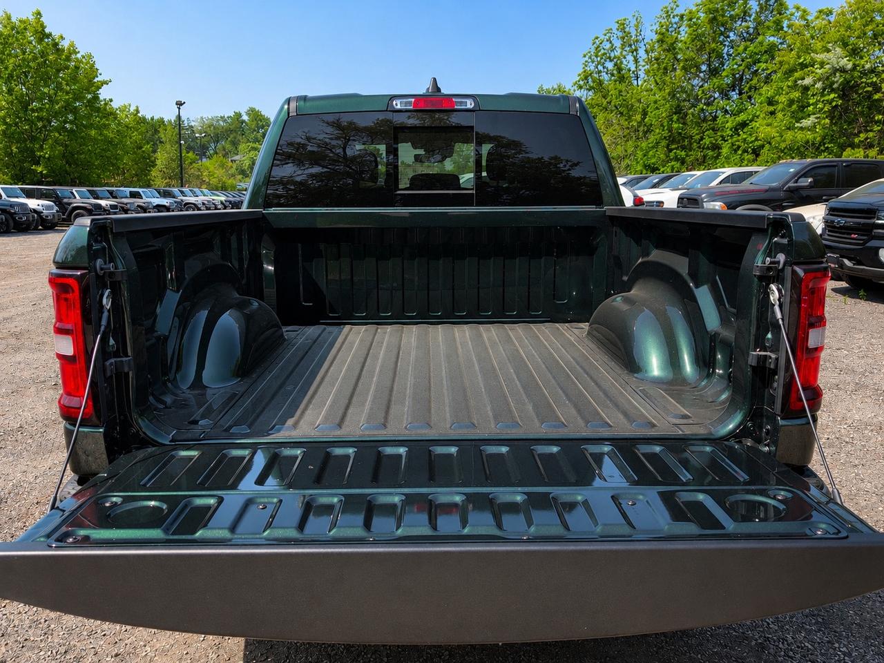 2026 RAM 1500 BIG HORN | Night Edition | HEMI | Level 1 | 3.92 Photo
