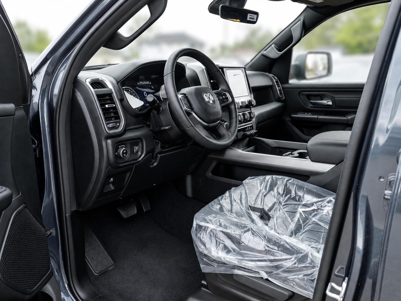2026 RAM 1500 EXPRESS | Blackout | 8.4" TOUCHSCREEN | 4X4 Photo