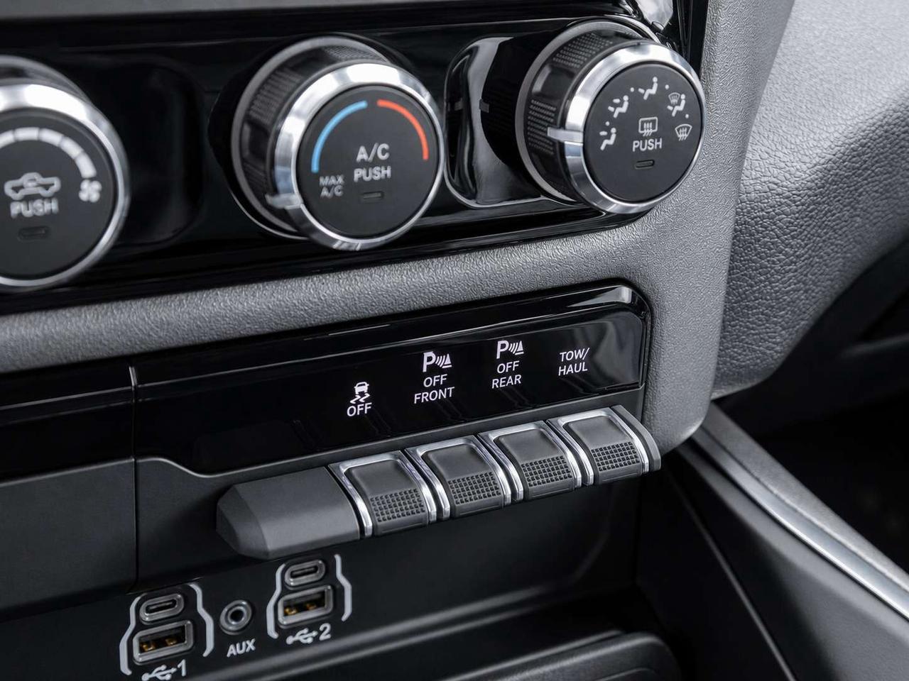 2026 RAM 1500 EXPRESS | Blackout | 8.4" TOUCHSCREEN | 4X4 Photo