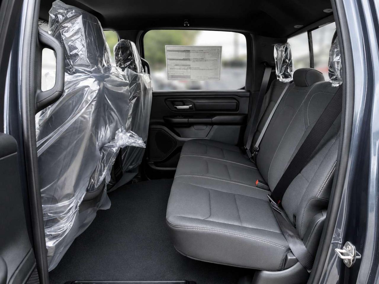 2026 RAM 1500 EXPRESS | Blackout | 8.4" TOUCHSCREEN | 4X4 Photo