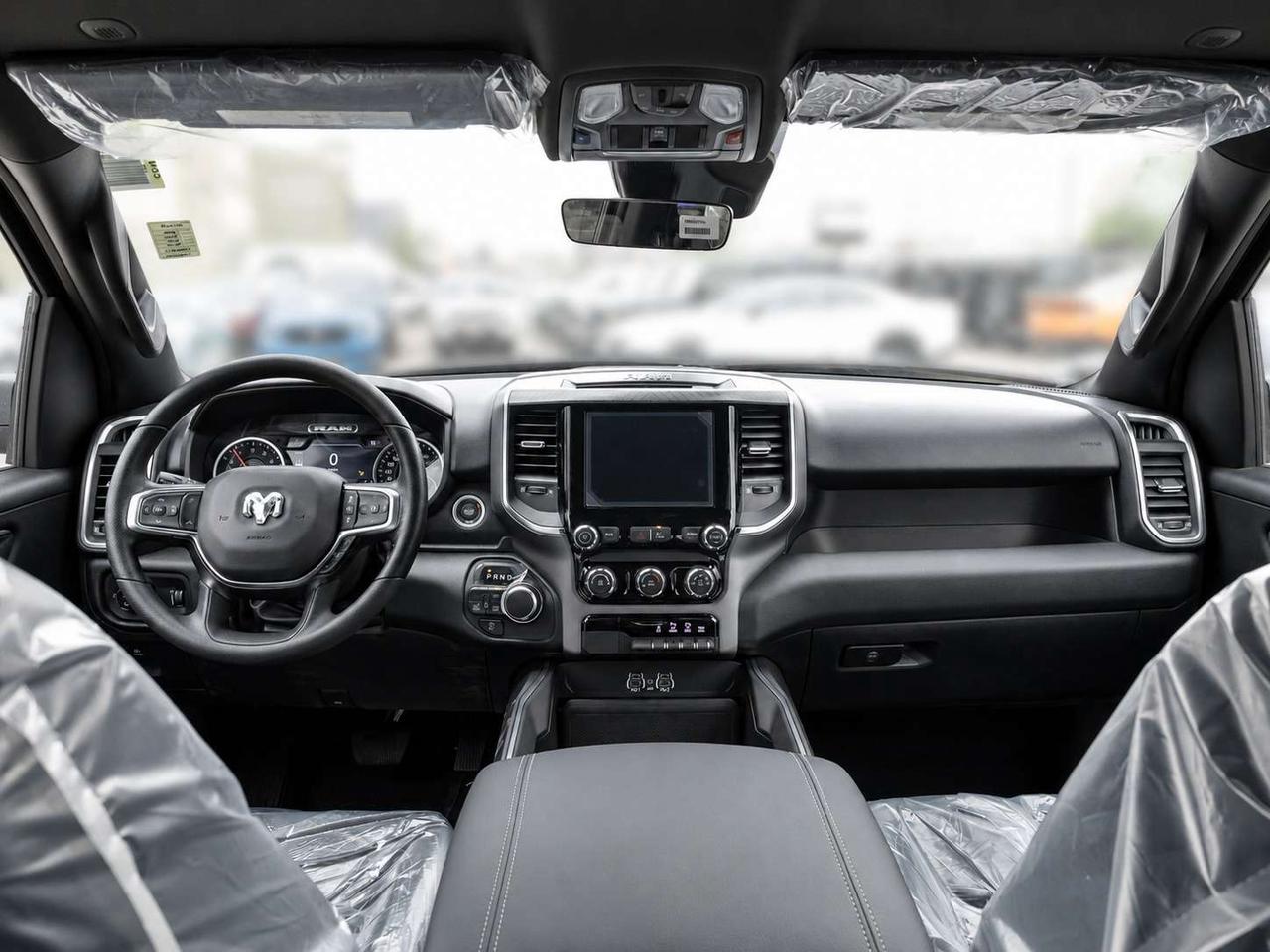 2026 RAM 1500 EXPRESS | Blackout | 8.4" TOUCHSCREEN | 4X4 Photo