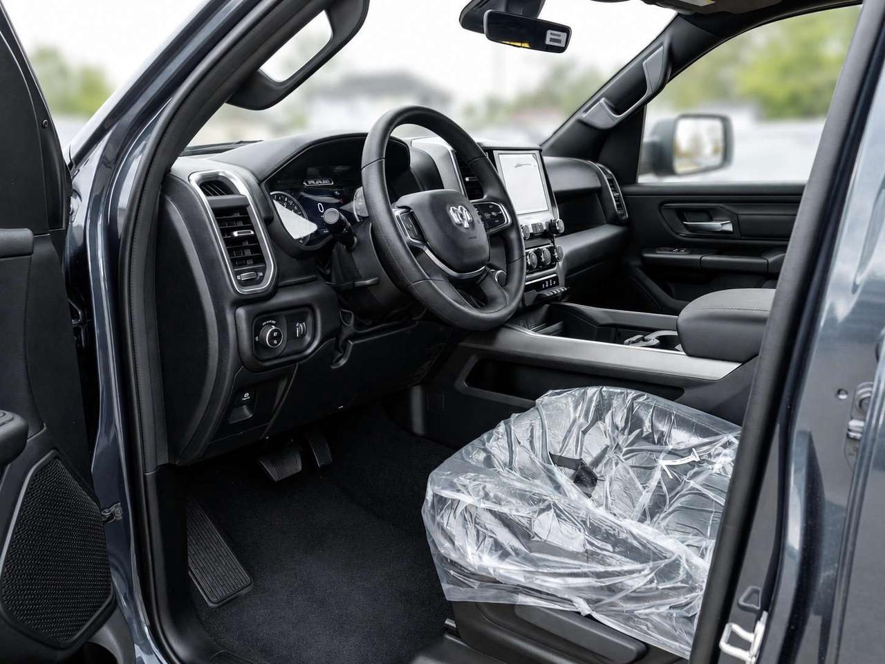 2026 RAM 1500 EXPRESS | Blackout | 8.4" TOUCHSCREEN | 4X4 Photo