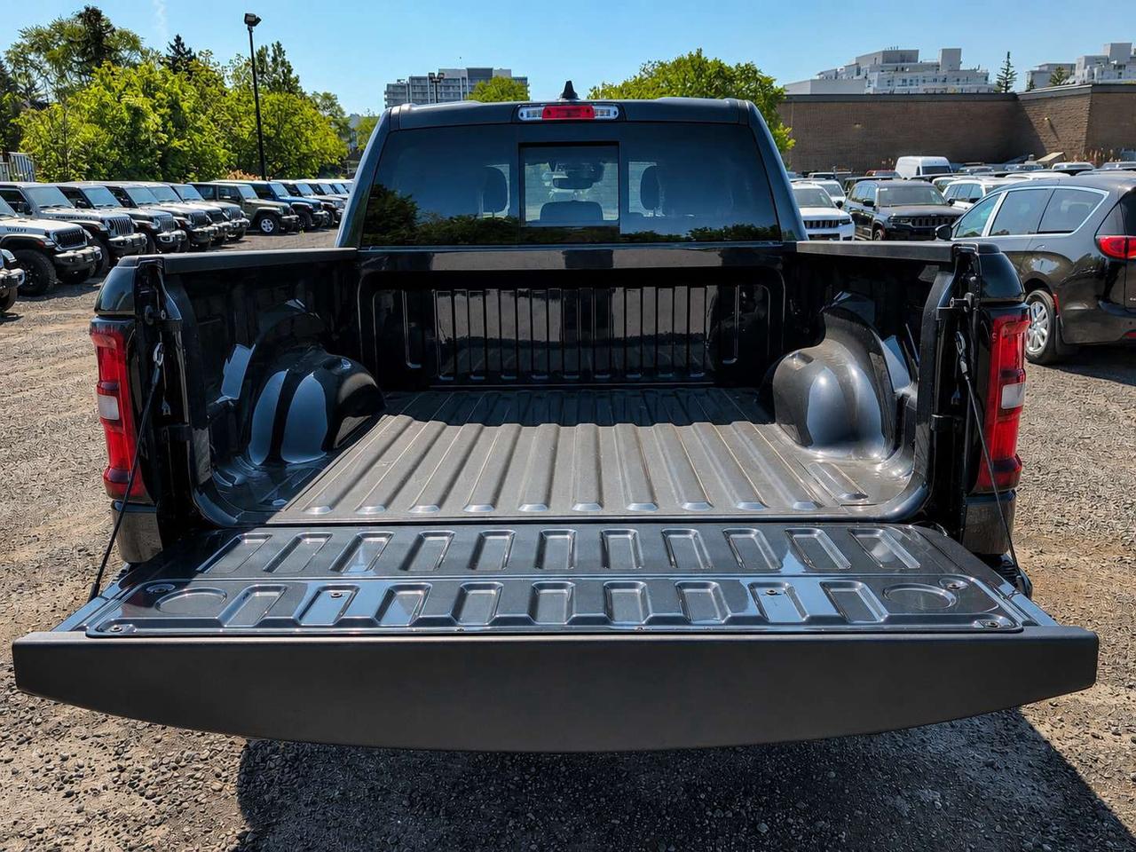 2026 RAM 1500 BIG HORN | Night Edition | HEMI | Level 1 | 3.92 Photo