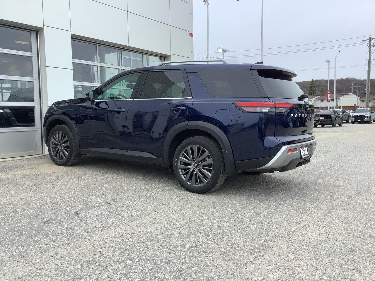 2022 Nissan Pathfinder SL Photo