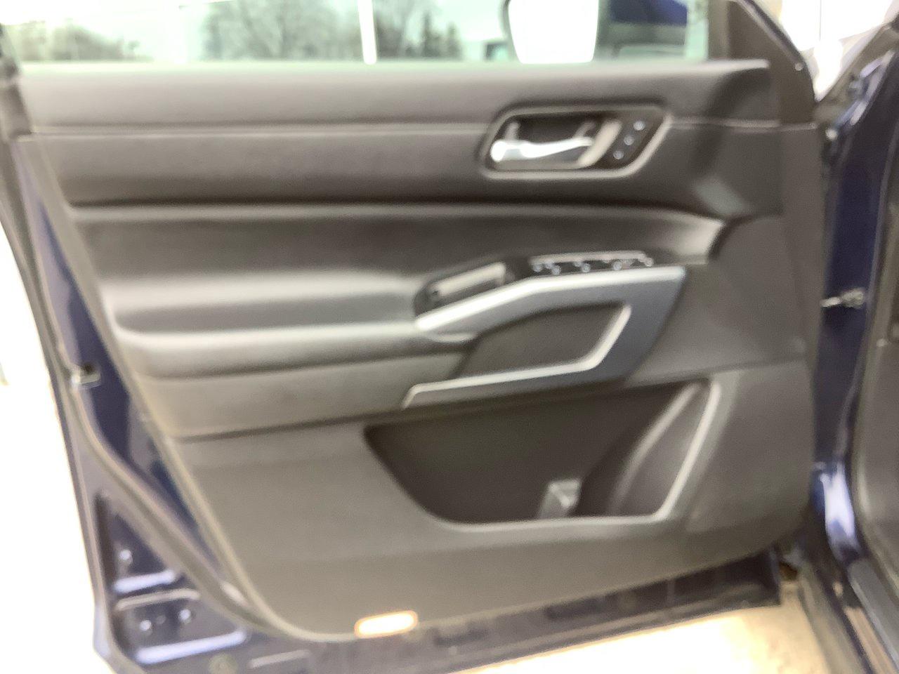2022 Nissan Pathfinder SL Photo