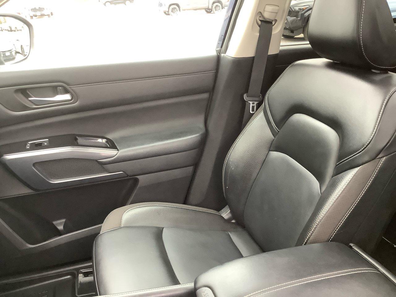 2022 Nissan Pathfinder SL Photo