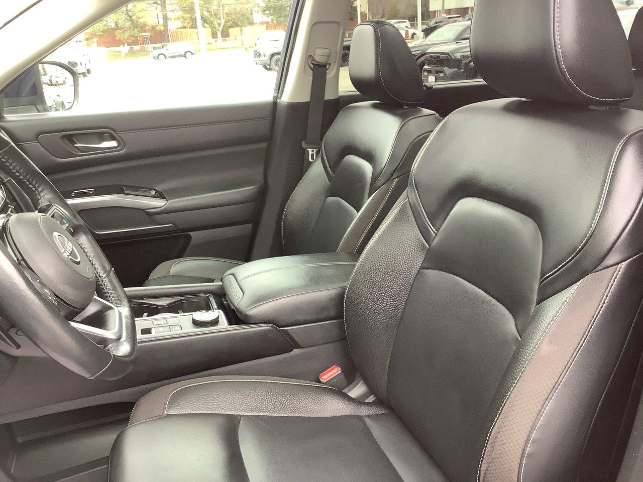 2022 Nissan Pathfinder SL Photo
