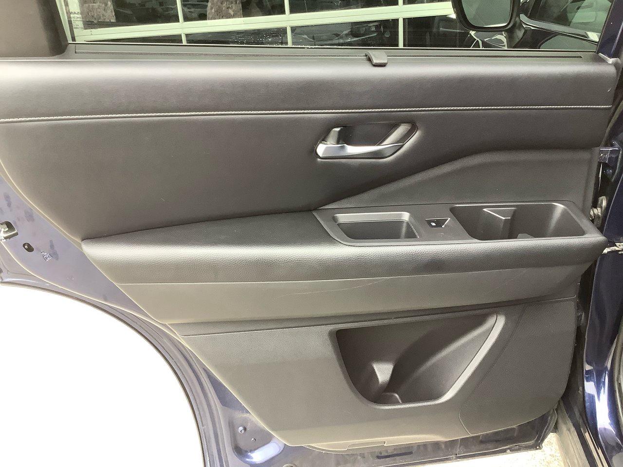 2022 Nissan Pathfinder SL Photo