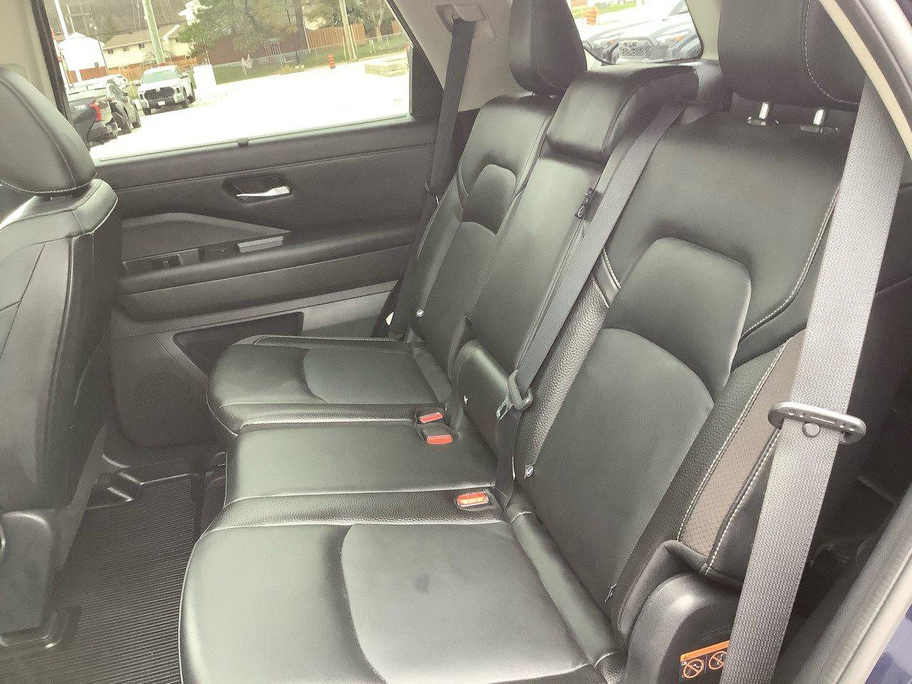 2022 Nissan Pathfinder SL Photo