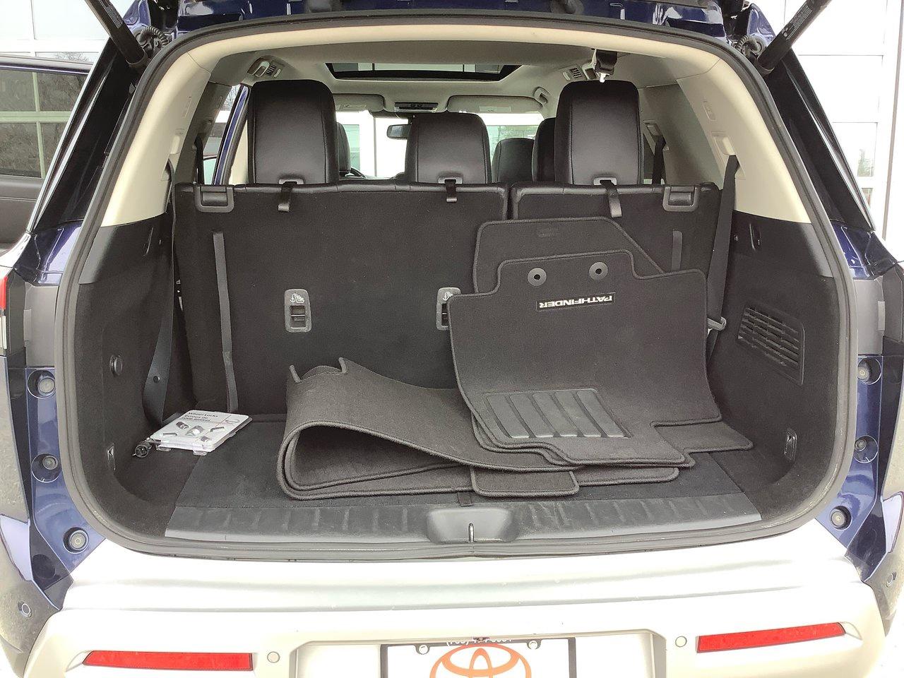 2022 Nissan Pathfinder SL Photo