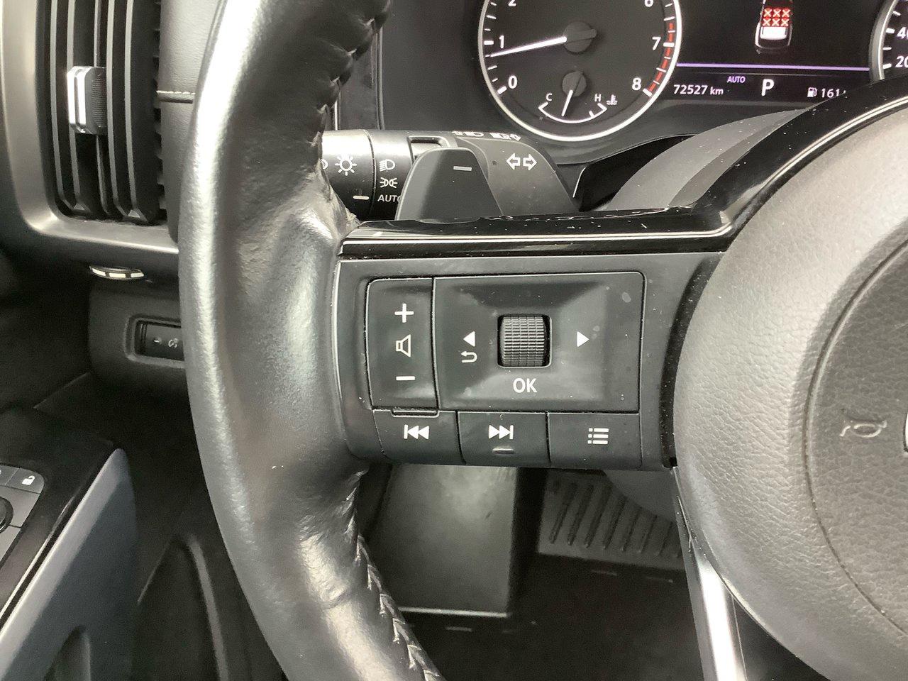 2022 Nissan Pathfinder SL Photo