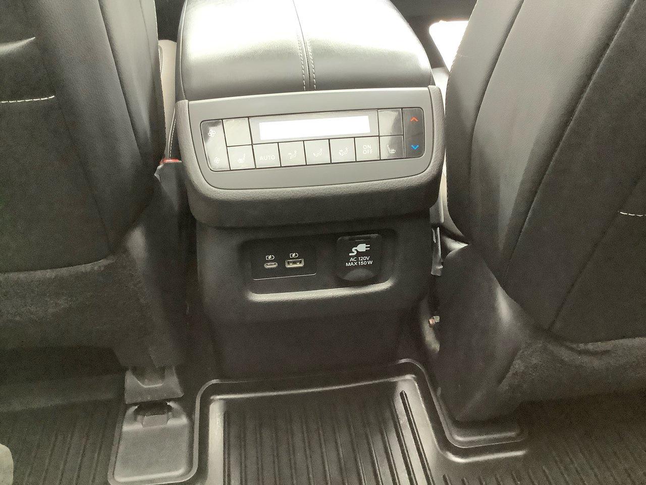 2022 Nissan Pathfinder SL Photo