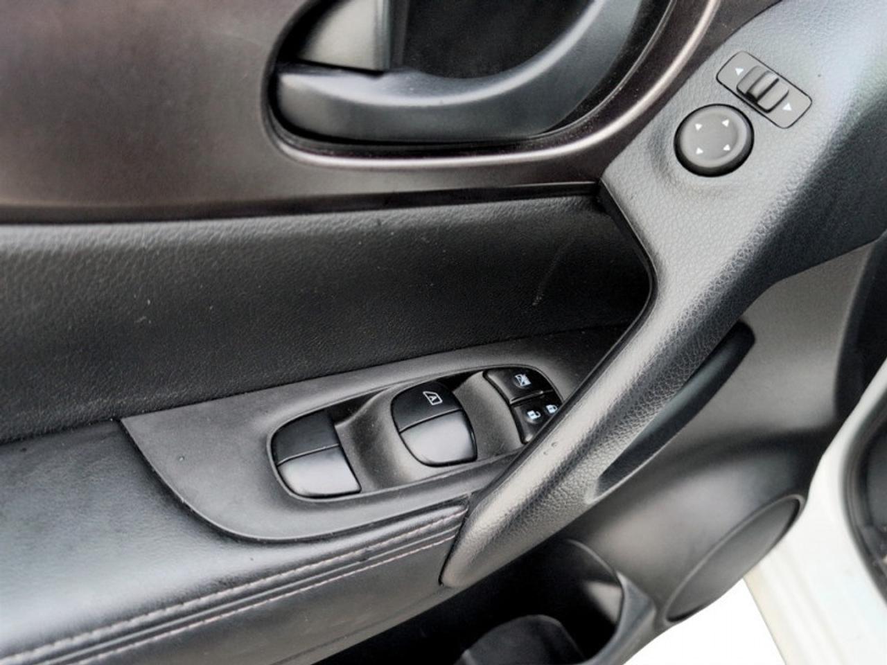 2023 Nissan Qashqai S  **CLEAN CARFAX** Photo