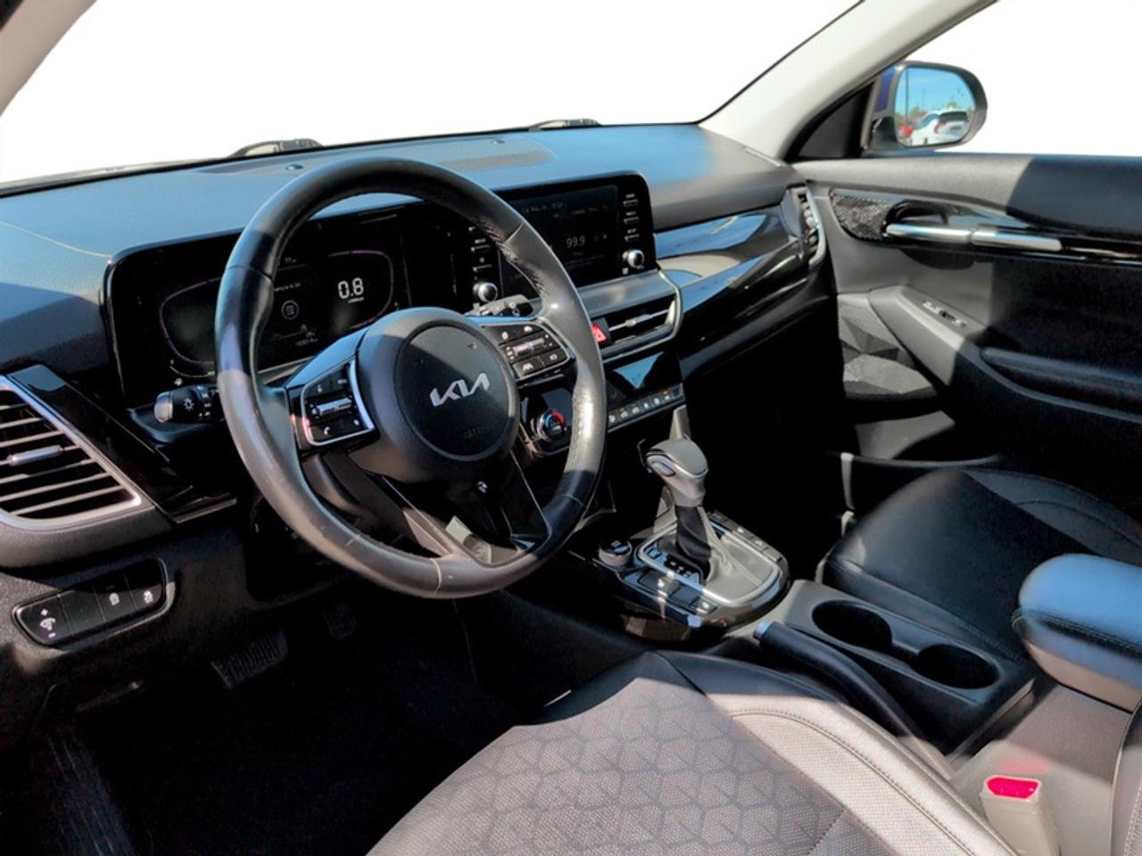 2024 Kia Seltos EX  **CLEAN CARFAX** Photo