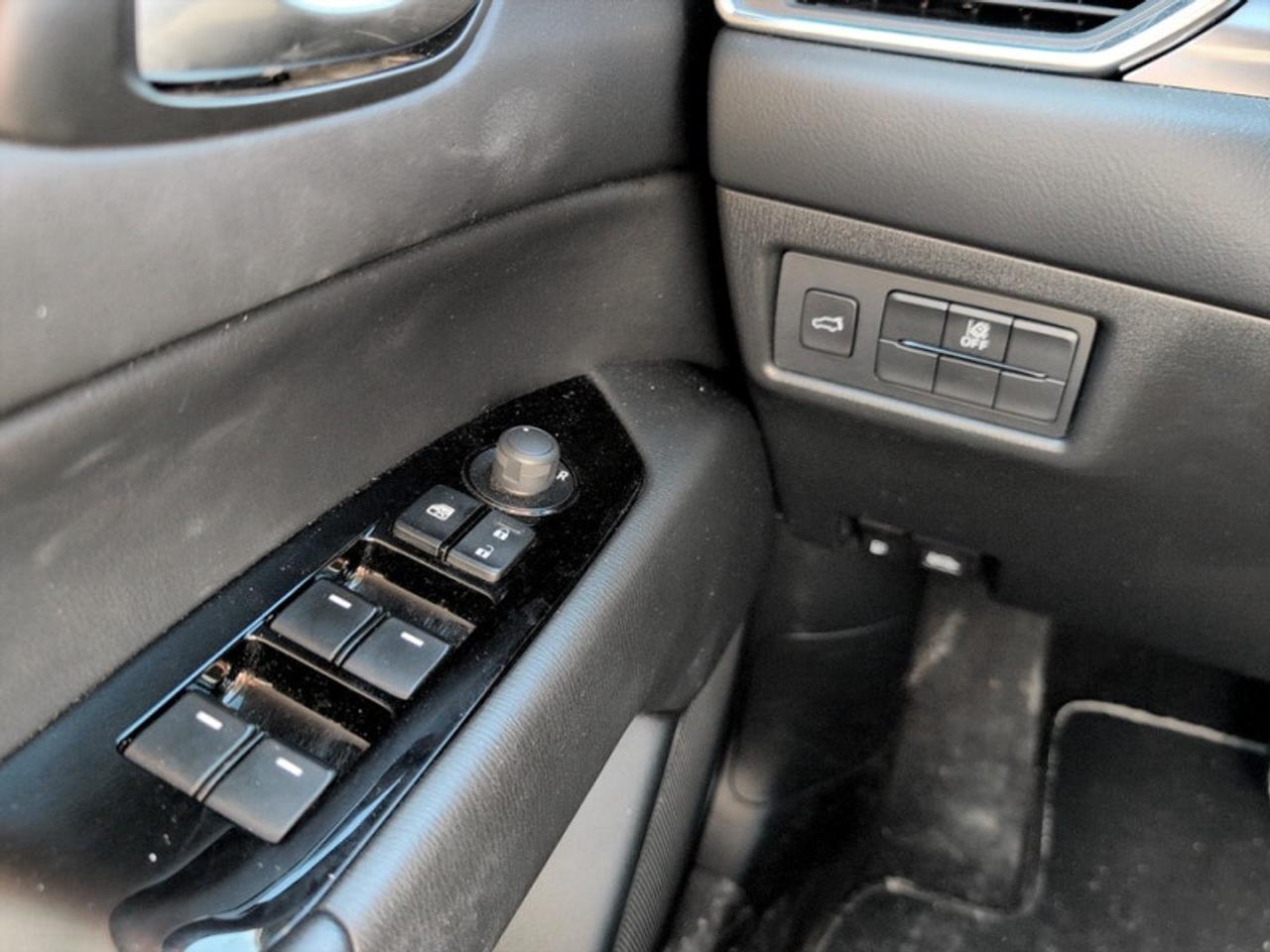 2025 Mazda CX-5 GS  **CLEAN CARFAX** Photo