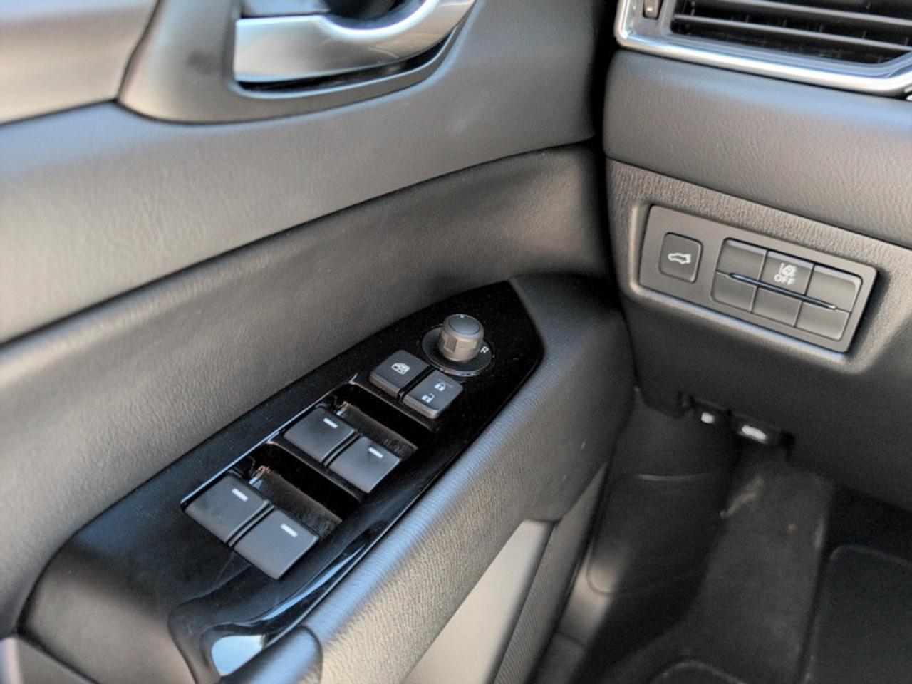 2025 Mazda CX-5 GS  **CLEAN CARFAX** Photo