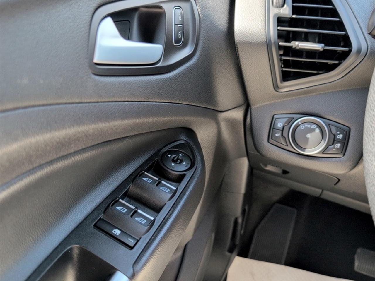 2017 Ford Escape SE  **LOW MILEAGE** Photo
