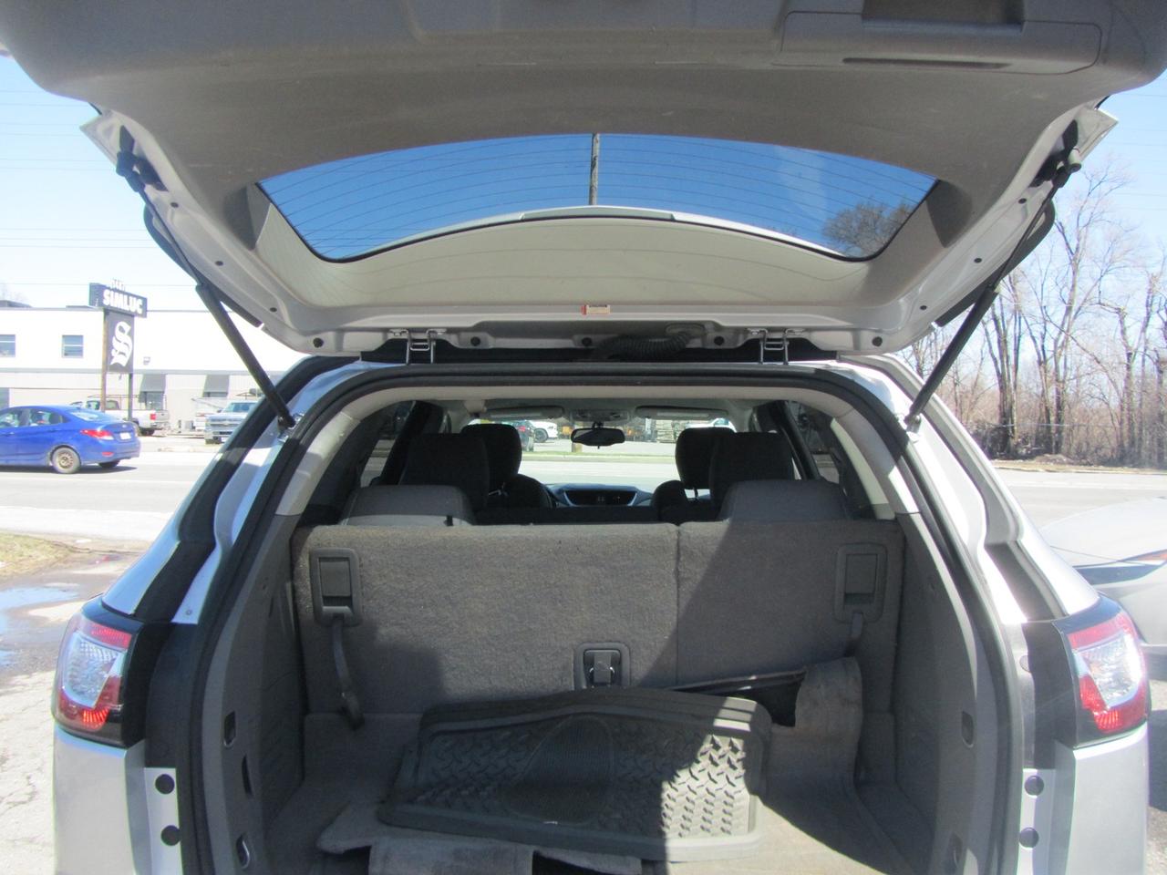2017 Chevrolet Traverse AWD 4dr LS Photo