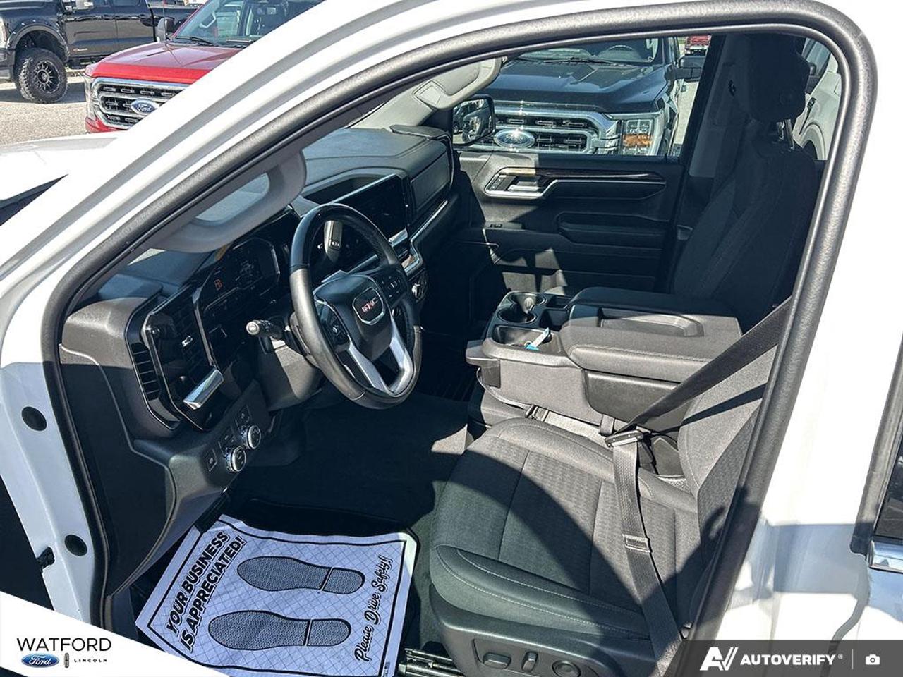 2023 GMC Sierra 1500 4WD Crew Cab 157" SLE Photo