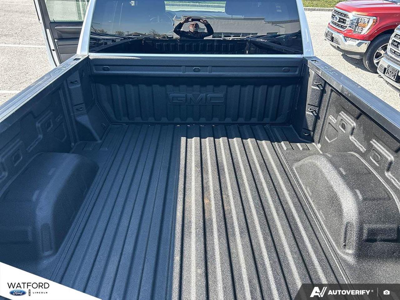 2023 GMC Sierra 1500 4WD Crew Cab 157" SLE Photo