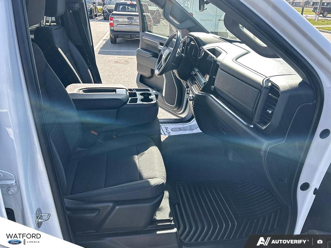 2023 GMC Sierra 1500 4WD Crew Cab 157" SLE Photo