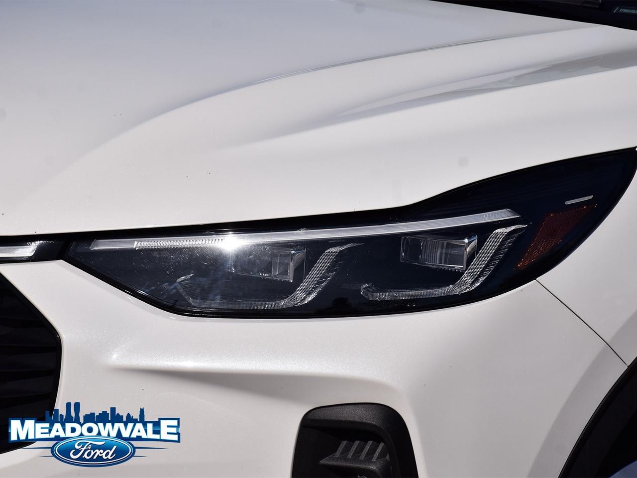 2024 Ford Escape Platinum Photo2