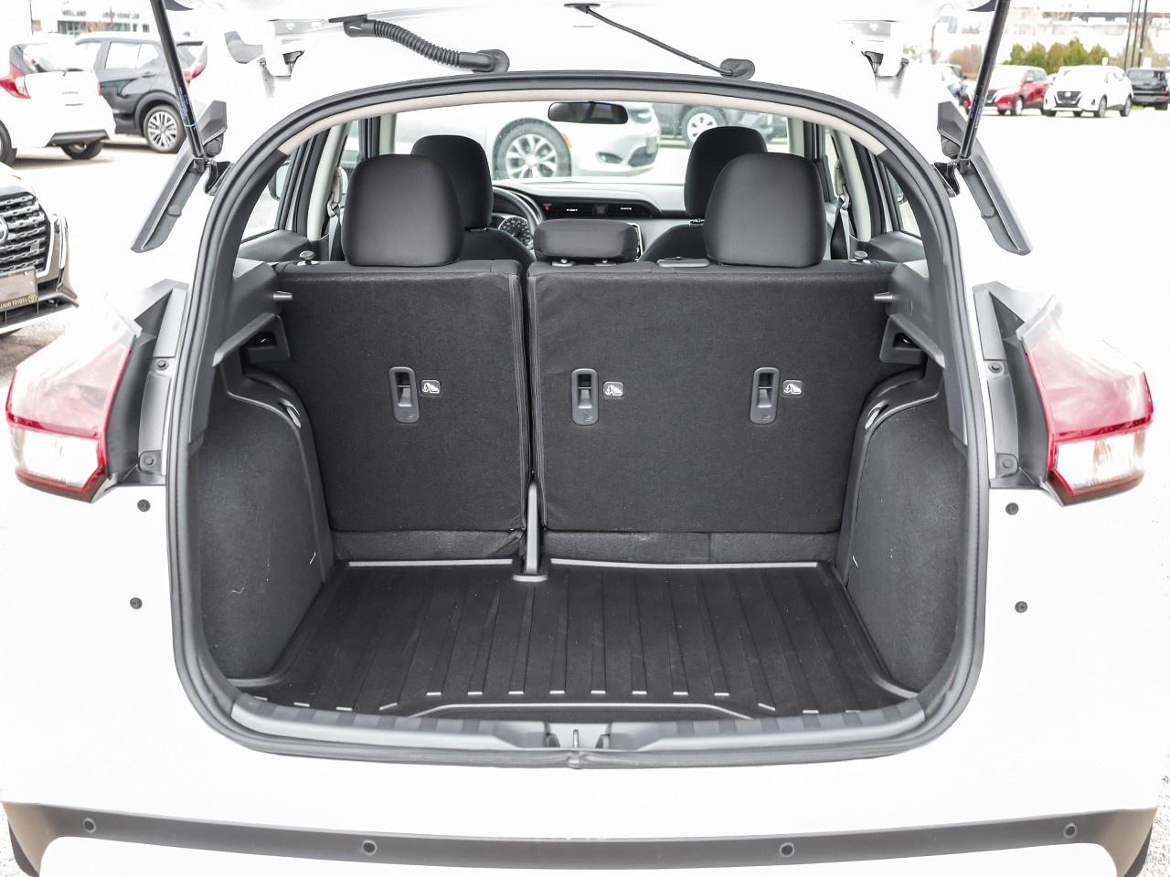 2025 Nissan Kicks Play S Photo