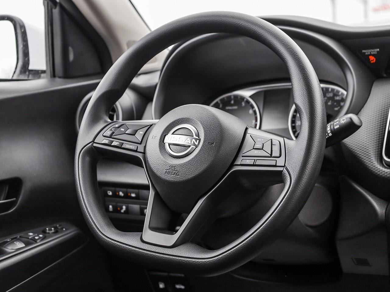 2025 Nissan Kicks Play S Photo
