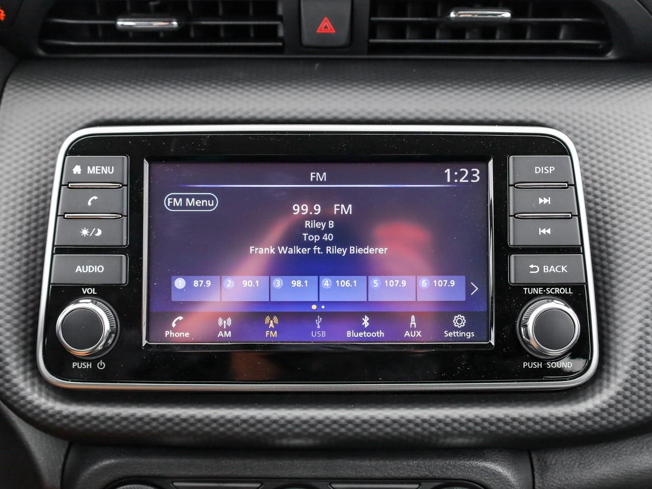 2025 Nissan Kicks Play S Photo