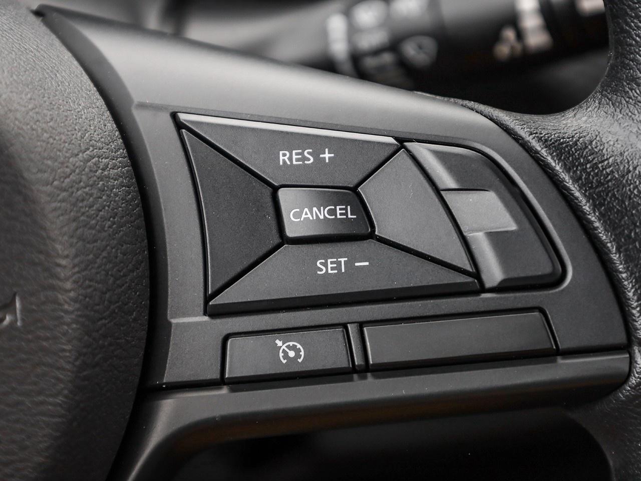 2025 Nissan Kicks Play S Photo